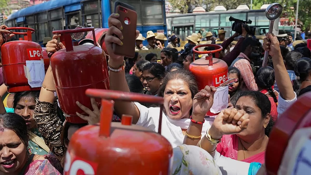 Congress protest against LPG price hike