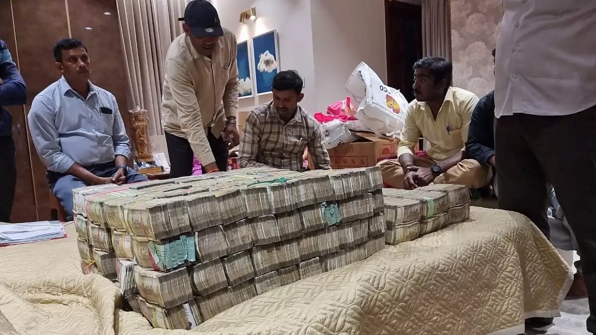 Rs 6 crore recovered from BJP MLAs house in Karnataka