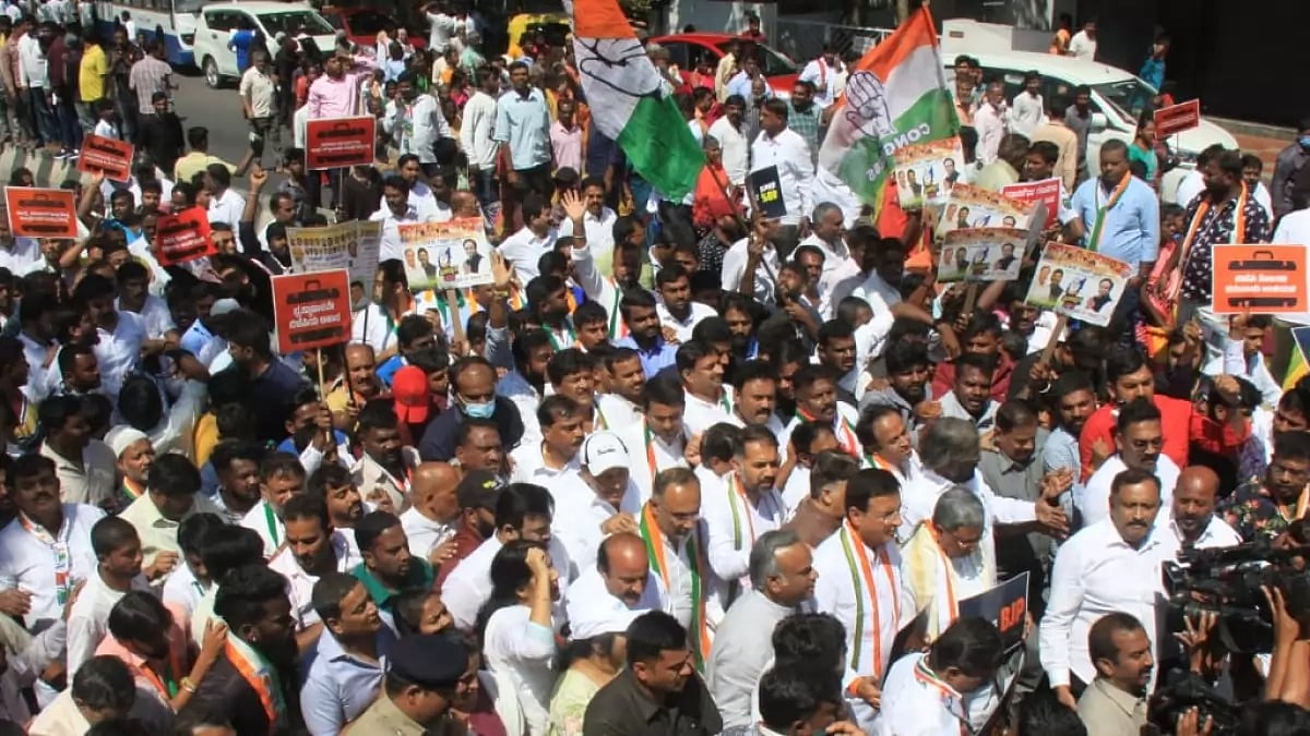 Congress leaders protested outside chief minister's residence demanding his resignation 