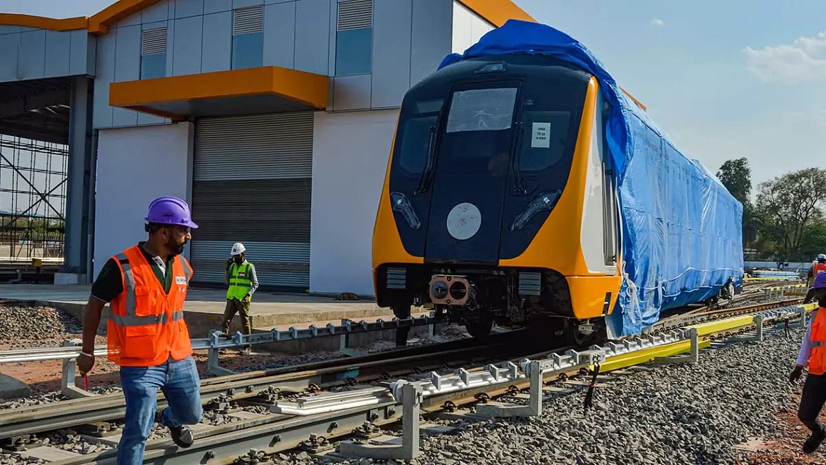 Agra Metro construction