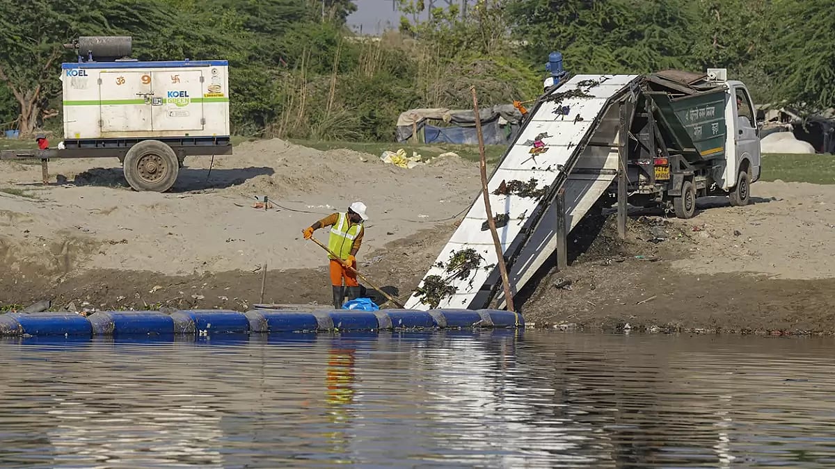 Cleaning of Yamuna floodplains