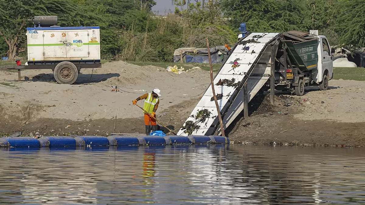 Cleaning of Yamuna floodplains