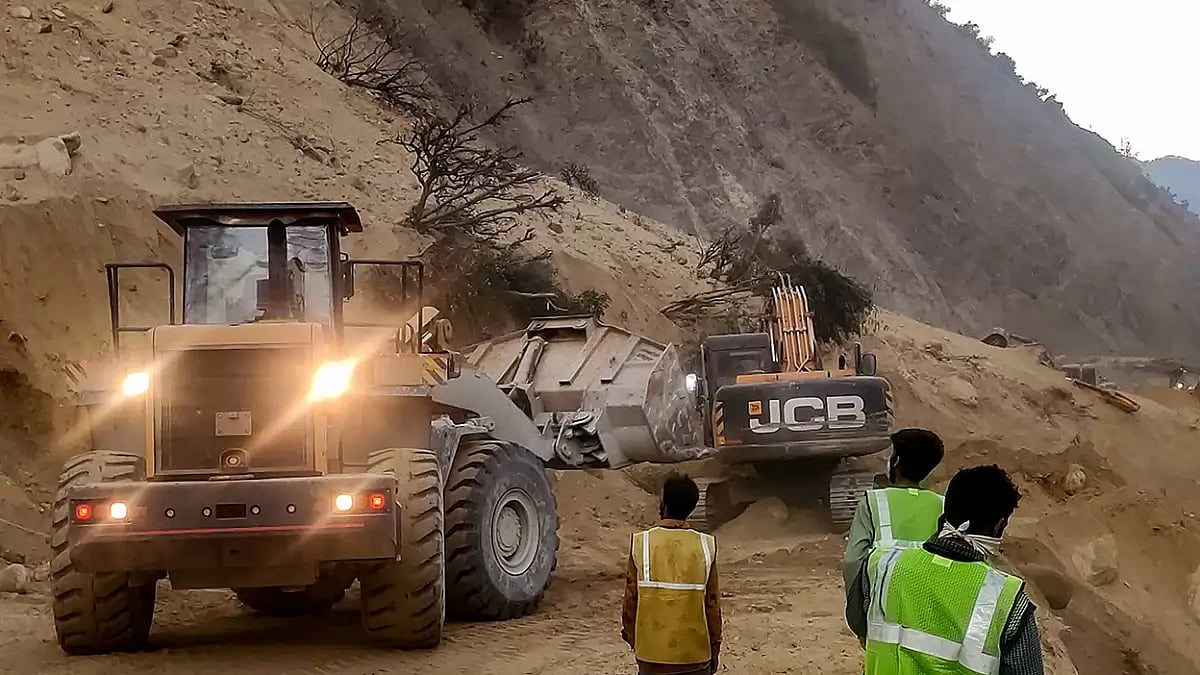 Landslide hits Jammu-Srinagar highway