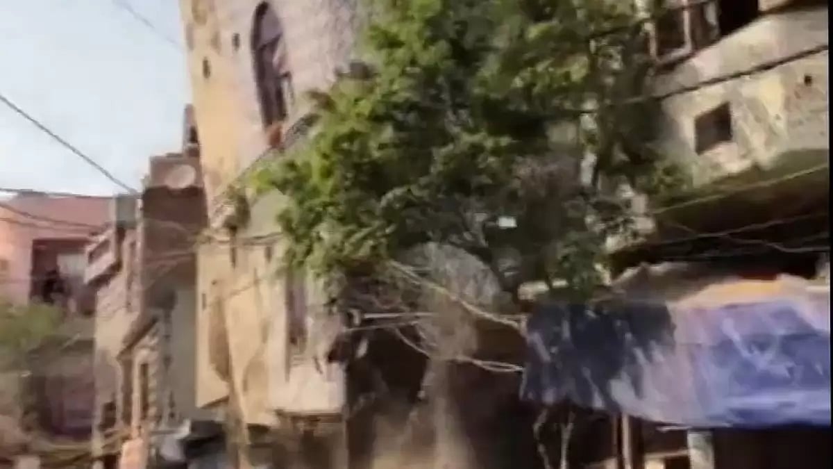 Building collapse in Delhi