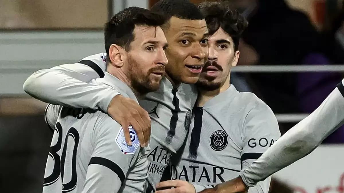 Mbappe celebrates his team's late winner against Brest on Saturday.
