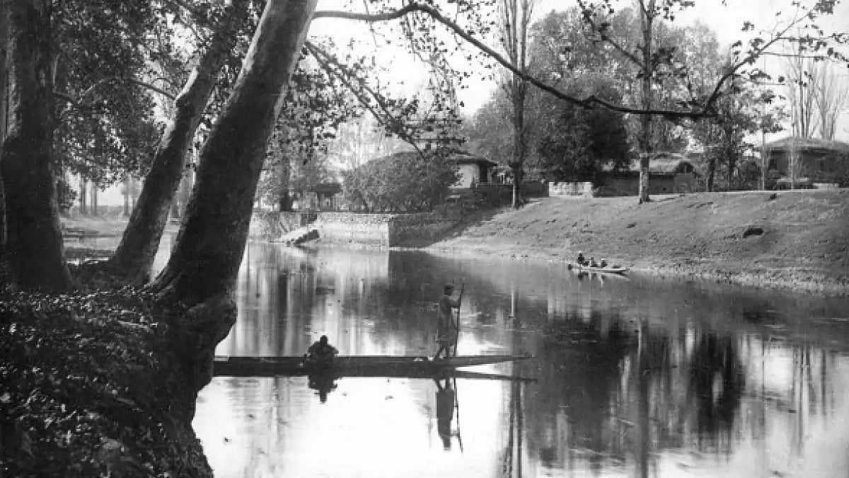 Archival image of Chinar Bagh in the autumn, Kashmir