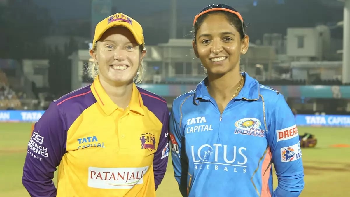 Alyssa Healy and Harmanpreet Kaur pose for a picture ahead of their teams' match on Sunday.
