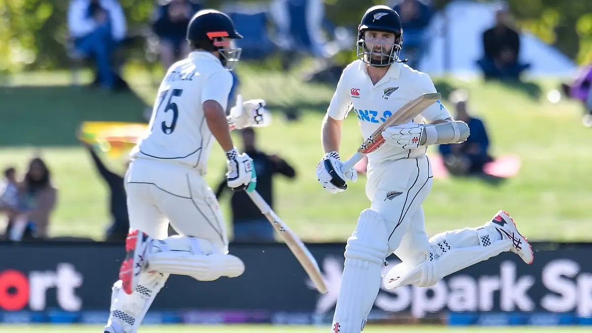 Kane Williamson (R) scored an unbeaten 121 to give the Kiwis a last-ball win in the 1st Test.