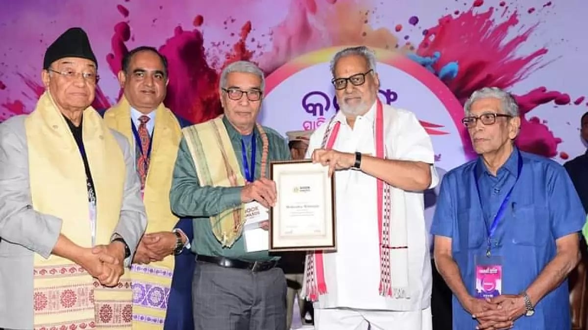 Acclaimed Maithili poet Mahendra Malangia felicitated by Hon. Governor Odisha, Prof. Ganeshi Lal