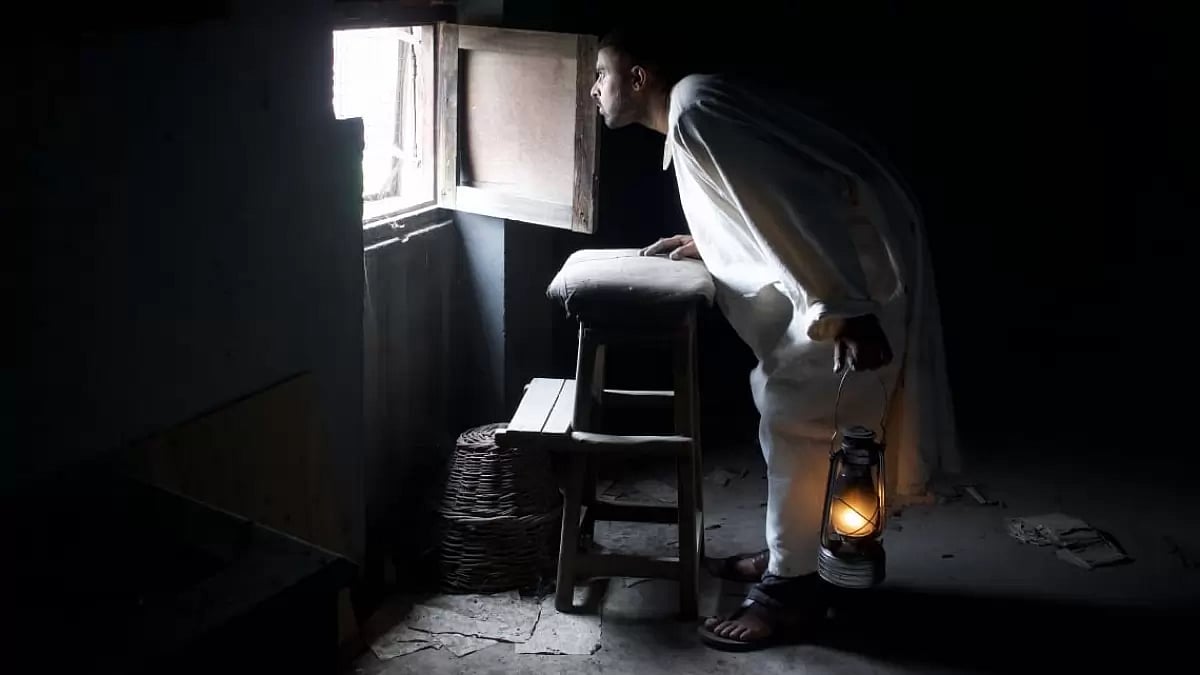 An artist with his friend- a lantern