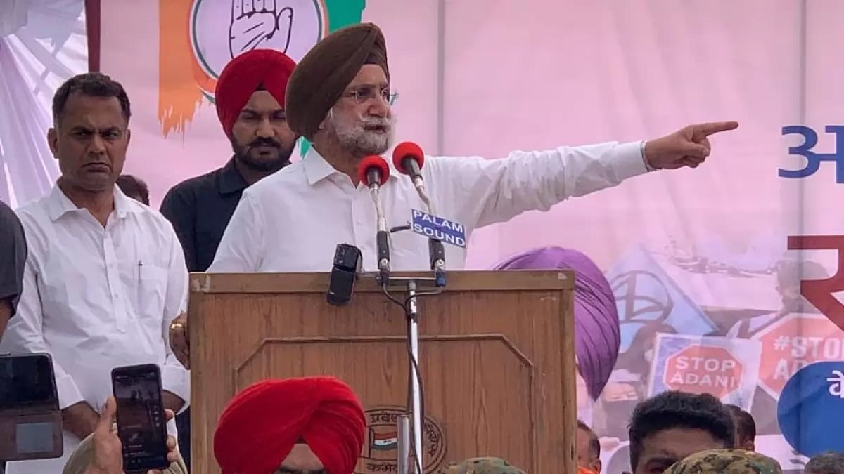 Sukhjinder Singh Randhawa addressing a rally. 
