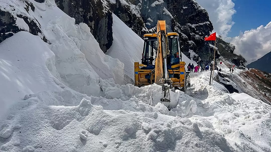 Several Strategic Roads In North And East Sikkim Blocked Due To Heavy Snowfall: BRO