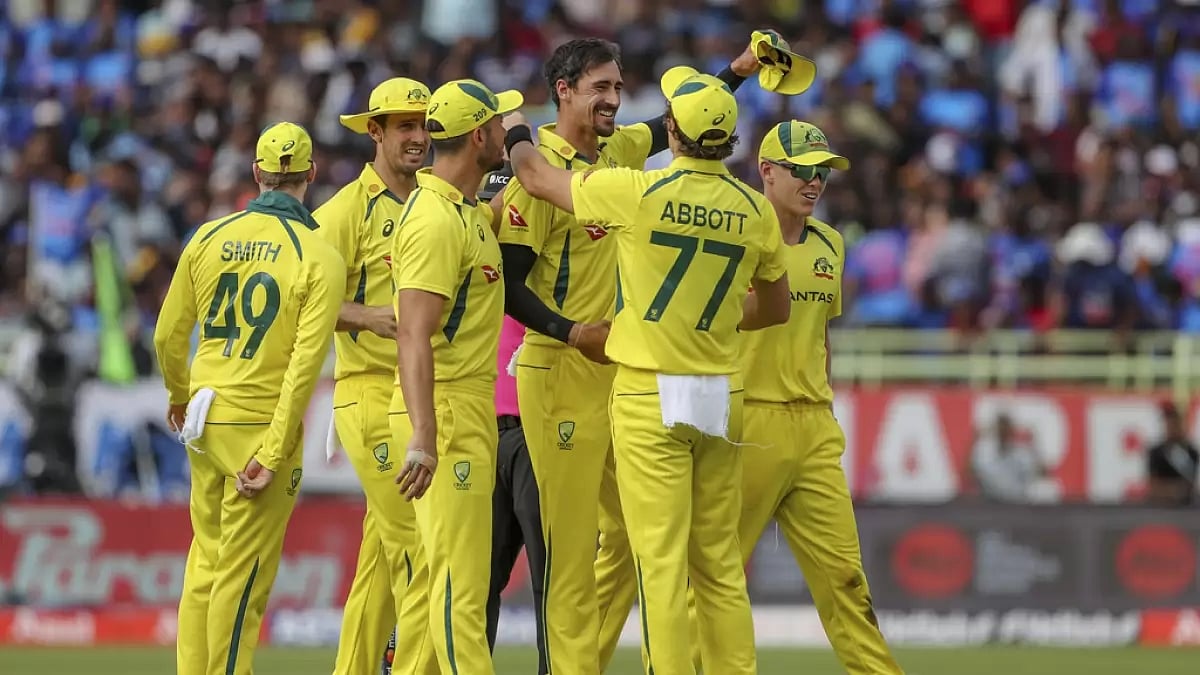 Australia players congratulate Starc on his 5-wicket haul in Visakhapatnam on Sunday.