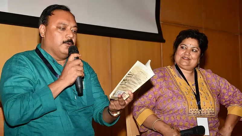Amar Desva author Pravin Kumar, and Geeta Shree