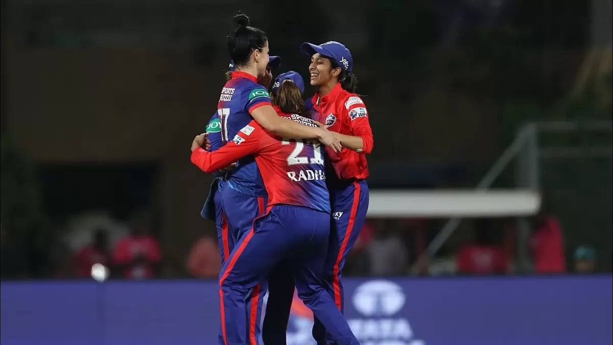 Marizanne Kapp crippled the MI batting by removing two of their top batters in one over.