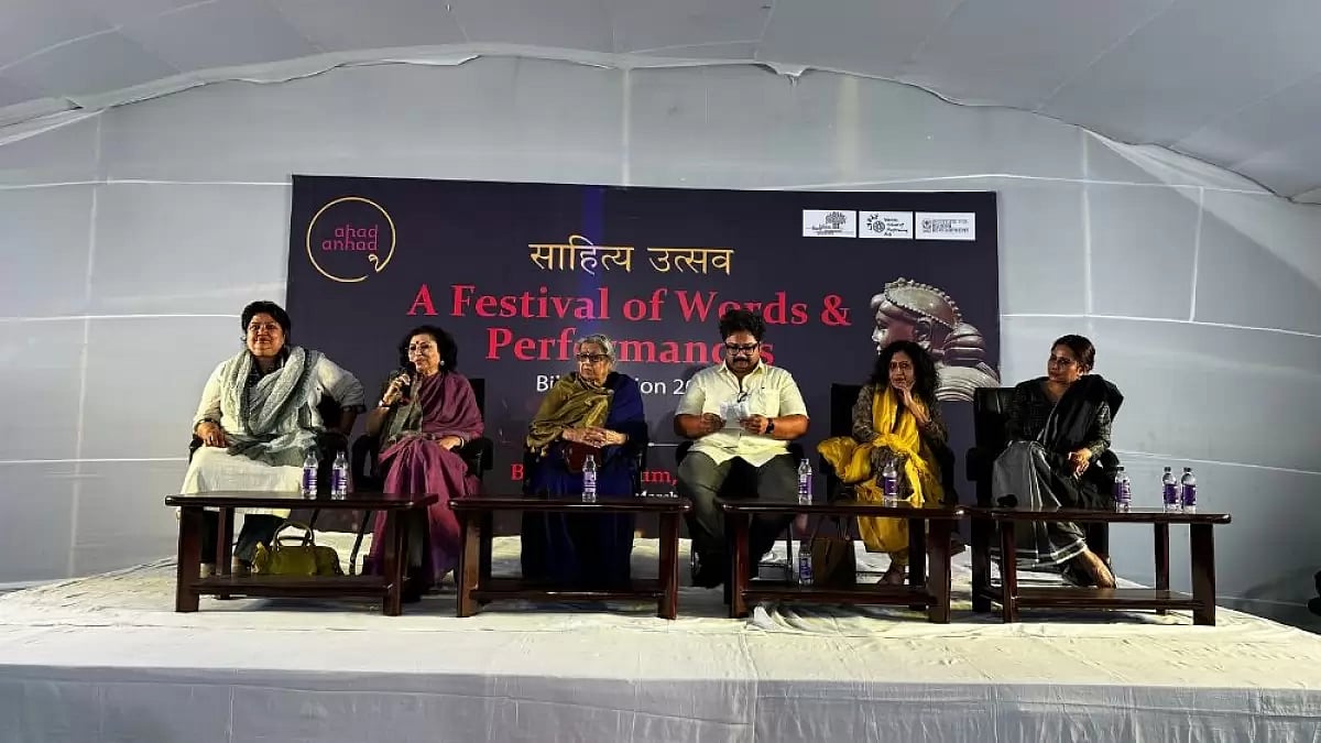 The all-female panel, moderated by Vyomesh Shukla, at Ahad Anhad.