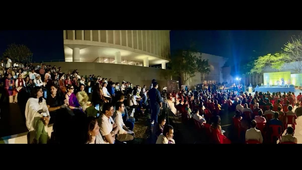 The Bihar Museum amphitheatre was packed with art and literature lovers for the inaugural ceremony.