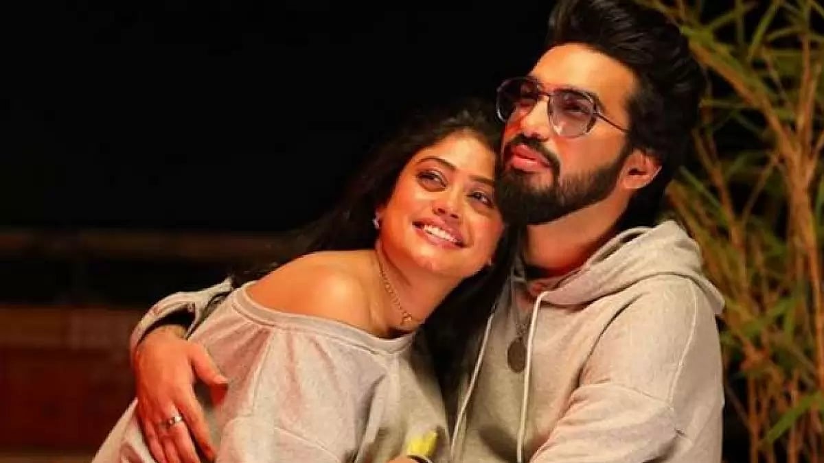 Sachet Tandon And Parampara Tandon In A Still From 'Malang Sajna'