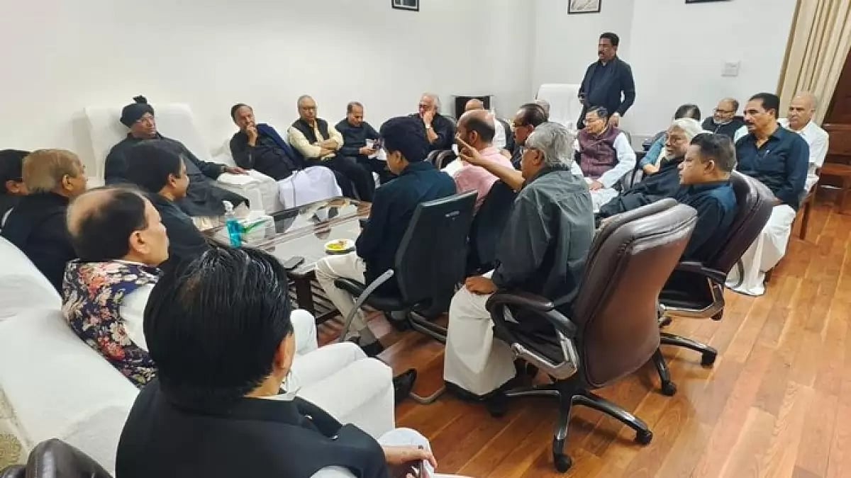 Opposition leaders wearing black clothes as a symbol of protest against Rahul Gandhi's disqualificat