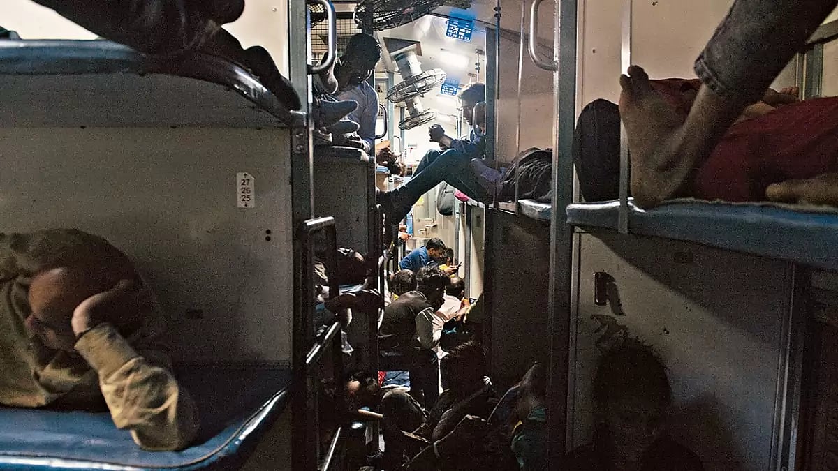 Sea Of People: Migrant workers from Bihar on their way to Delhi