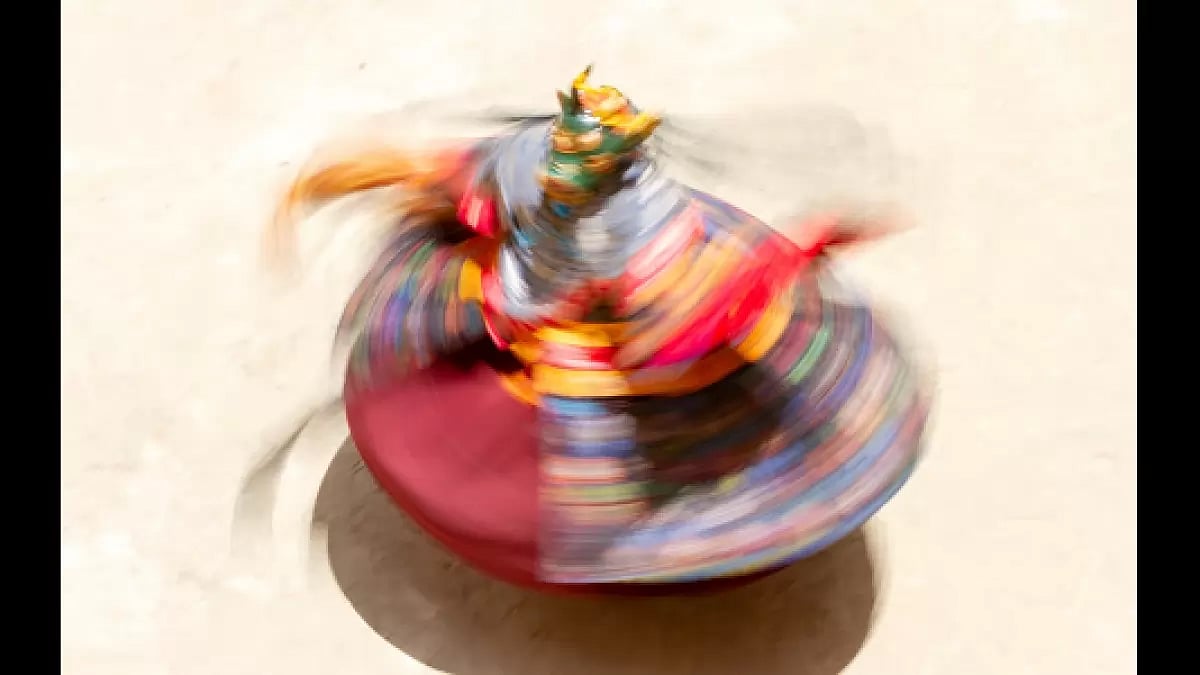 The color that combines shakes happiness and sorrowful tunes 