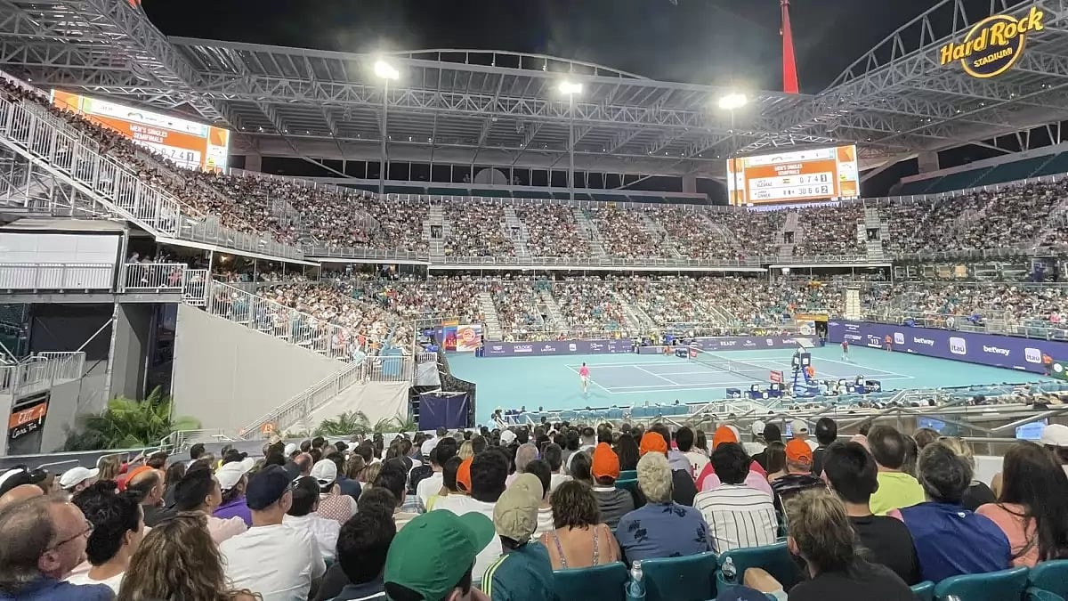 Sinner took advantage in Miami Open semifinals by defeating Alcaraz.