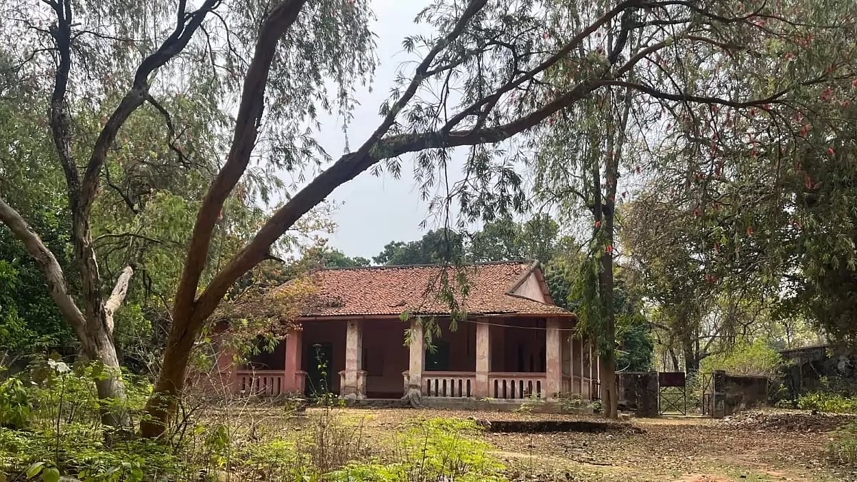 An abandoned bungalow at the heart of a forest in McCluskieganj 