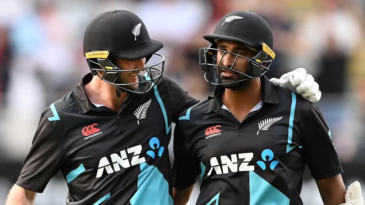 Ish Sodhi (R) took the match to a Super Over after hitting the final delivery for a six.