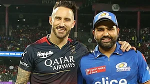 Faf du Plessis and Rohit Sharma at the toss ahead of their match on Sunday.