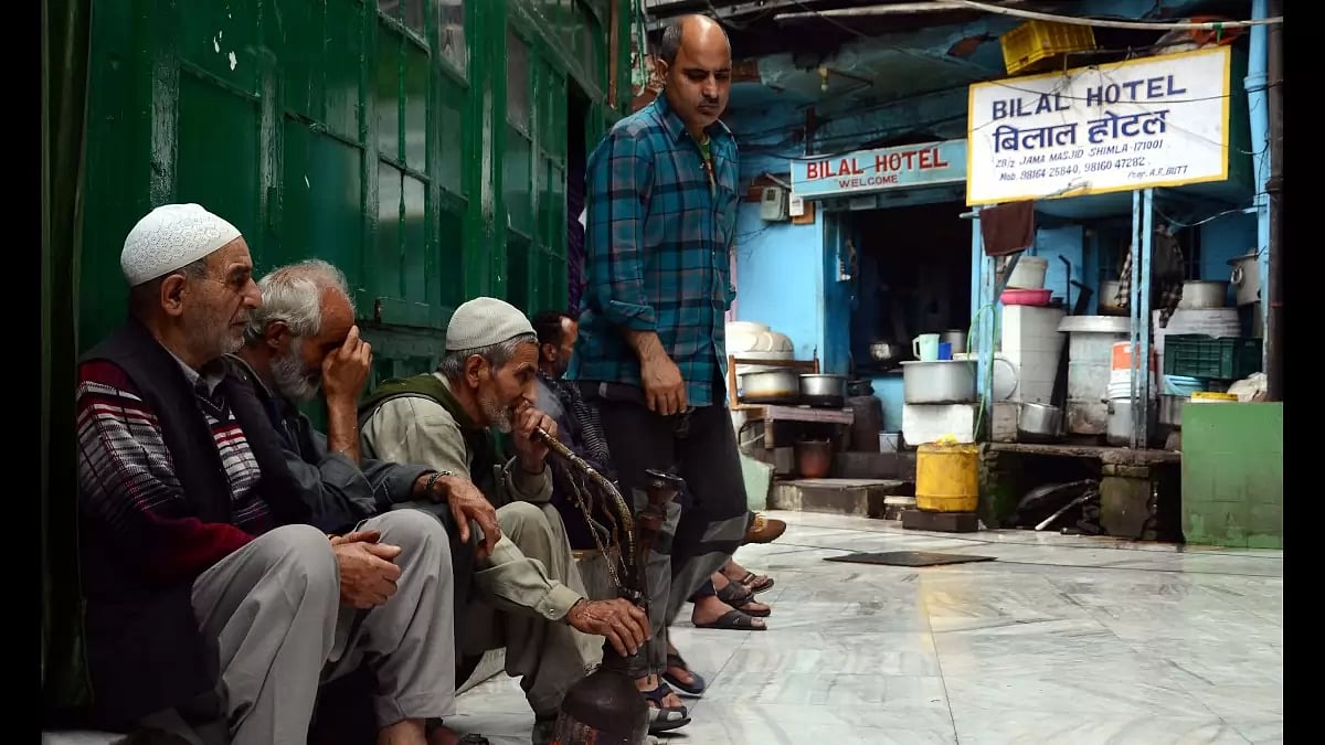 Kashmiri migrant labourers at Jama Masjid