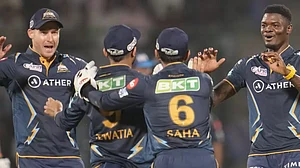 Gujarat Titans restrict Delhi Capitals to 162 runs.
