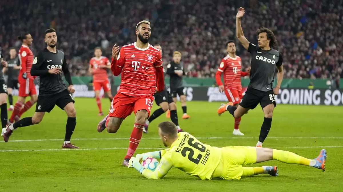 Choupo-Moting, centre, in action against Freiburg in their German Cup match on Tuesday.