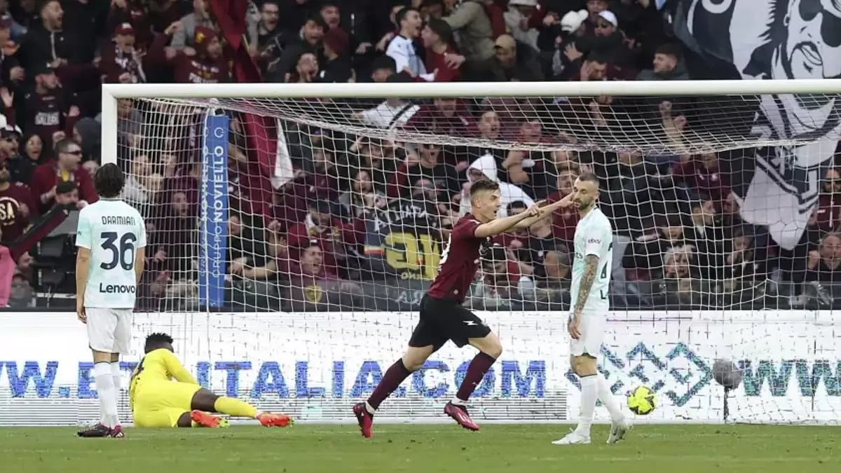 Inter remained a point below third-placed AC Milan, which was held by Empoli to 0-0 at home.