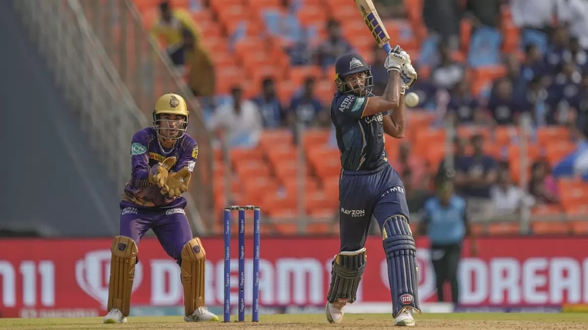 Vijay Shankar in action against KKR in Ahmedabad on Sunday.