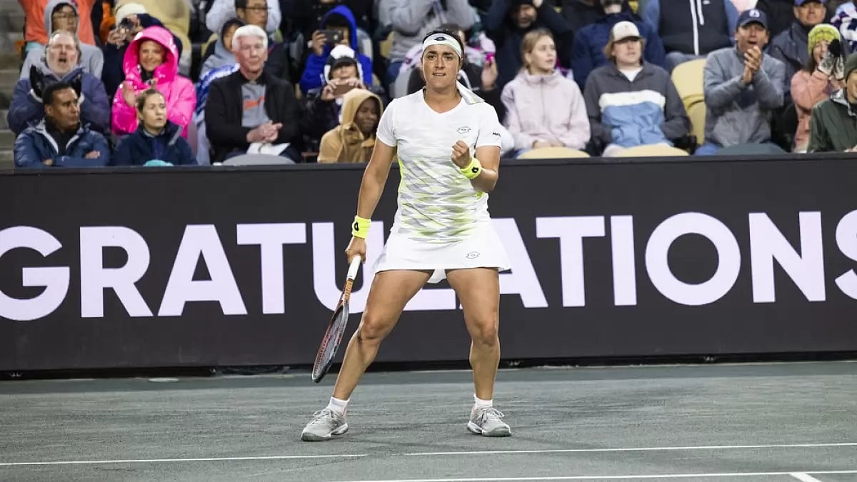 Ons Jabeur snapped a 7-6 (6), 6-4 victory over Belinda Bencic to land the WTA title.