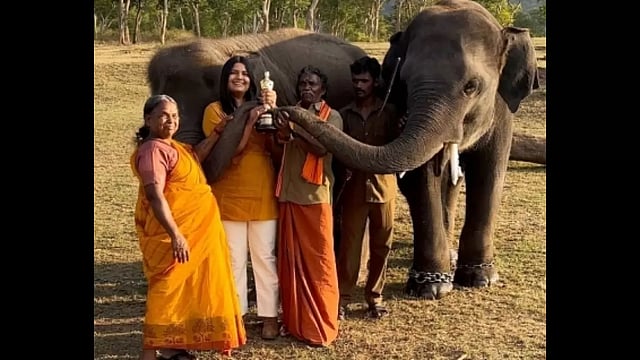 Bomman, Bellie, Bommi & Raghu Of 'The Elephant Whisperers' Pose With The Oscar