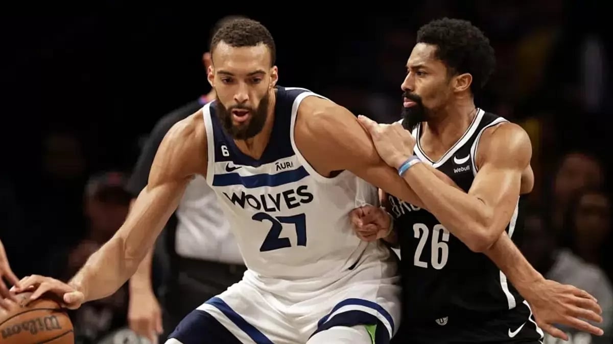 Minnesota Timberwolves center Rudy Gobert (L) has apologised to his team via Twitter.