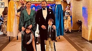 Saif Ali Khan With Kareena Kapoor, Taimur And Jeh