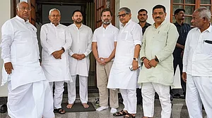 Nitish Kumar meets Kharge