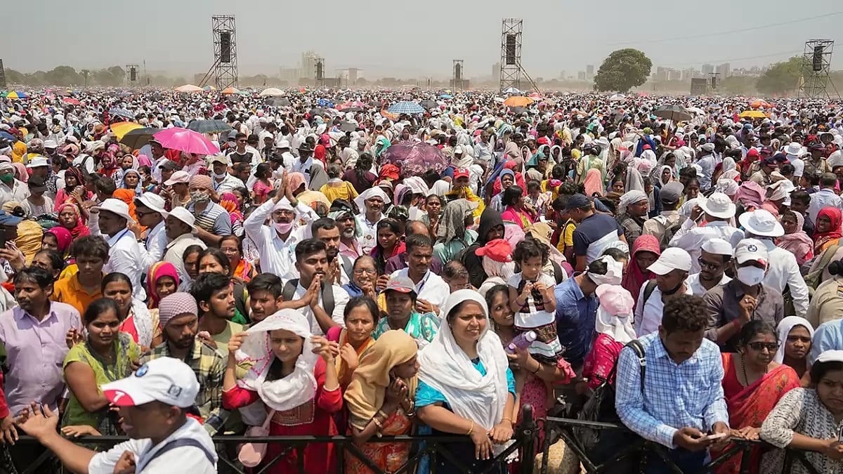 Appasaheb Dharmadhikari honoured