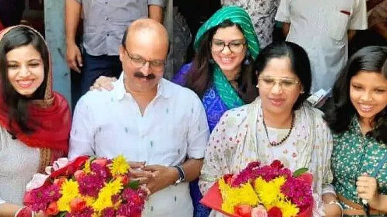 Dr Sheena Shakuur and family - null