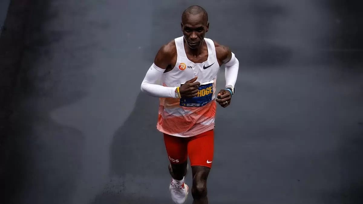Kipchoge finished 3 1/2 minutes behind winner Evans Chebet.