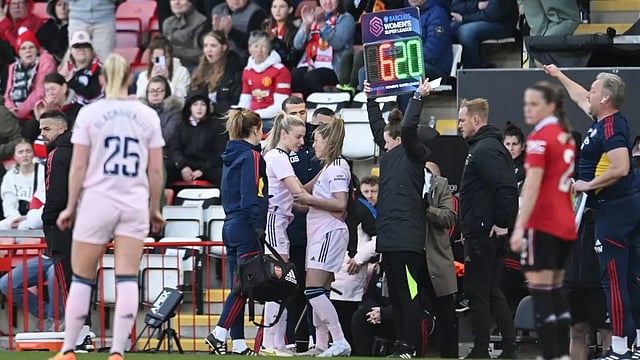Women's Super League 2022-23: England's Leah Williamson leaves Arsenal game with injury