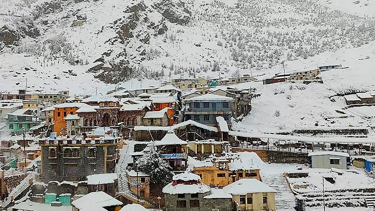 Weather: Snowfall in Badrinath
