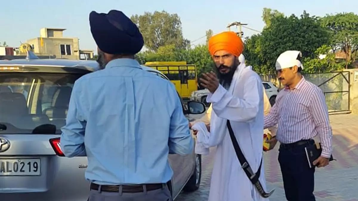Photograph of Khalistan supporter Amritpal Singh upon his arrest in Punjab's Moga.