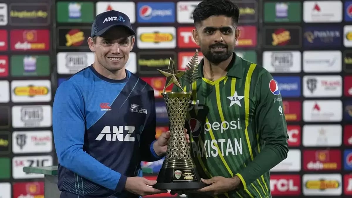 New Zealand's skipper Tom Latham and his Pakistani counterpart Babar Azam pose with trophy.