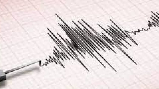 Indonesia: 7.1 Magnitude Undersea Earthquake Damages Hospital; Tsunami Alert Lifted 2 Hours After Quake
