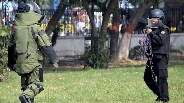 Delhi School In Mathura Road Receives Bomb Threat; Search Operation Underway