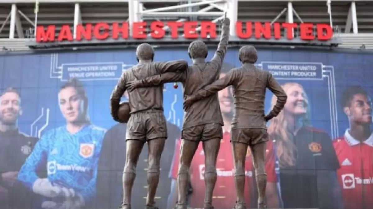 Persons with knowledge of the bids said the latest offers were submitted on Friday.