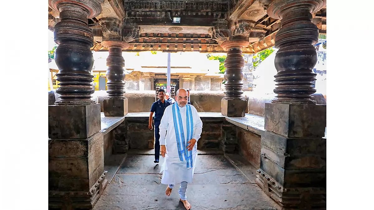 Amit Shah at Harihareswara temple